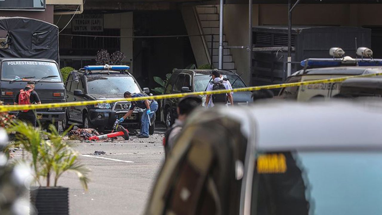 Endonezya'da Polis Merkezine Bombalı İntihar Saldırısı