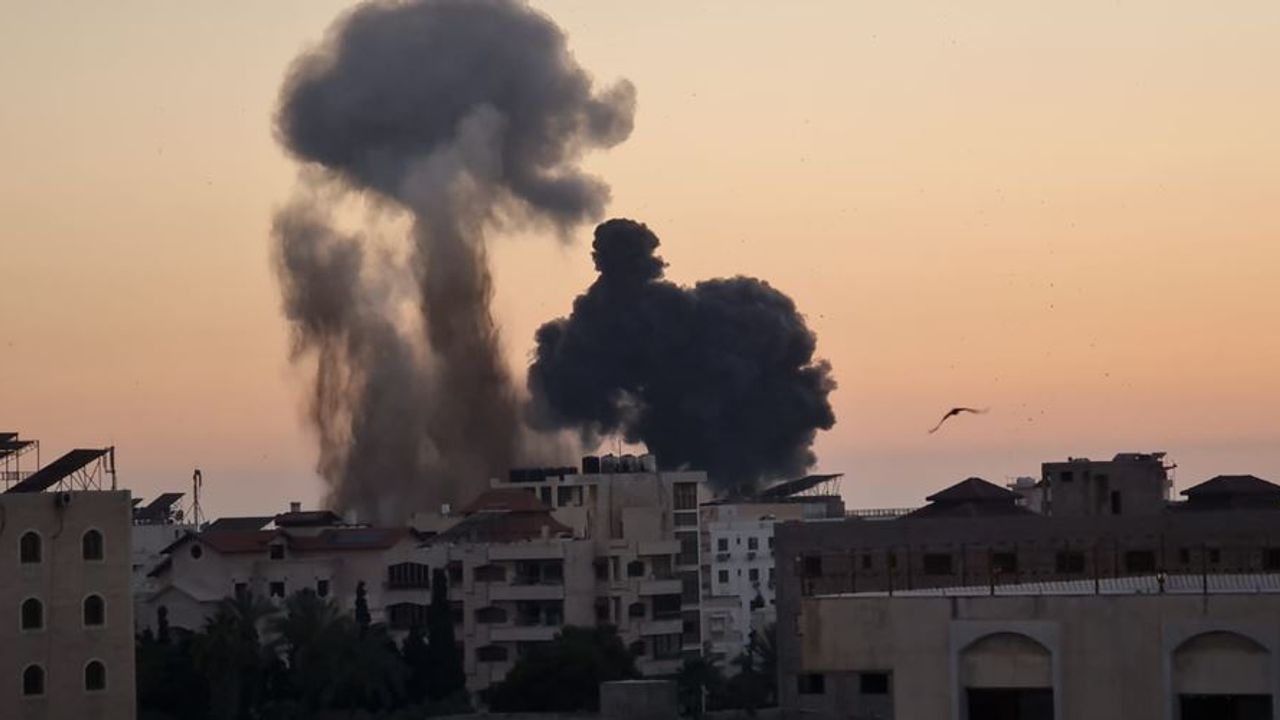 Siyonist İsrail Gazze'yi Bombaladı: En Az 24 Şehit Var
