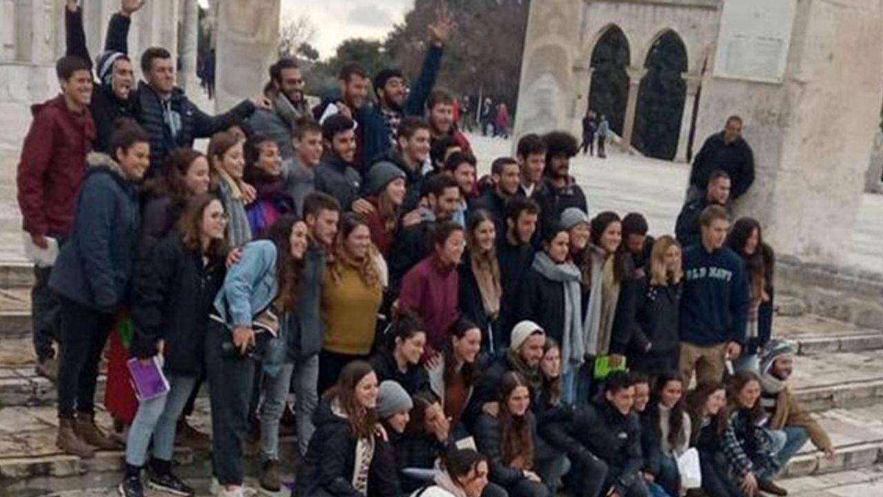 Onlarca Yerleşimci Yine İşgal Polisi Himayesinde Mescidi Aksa'yı Bastı