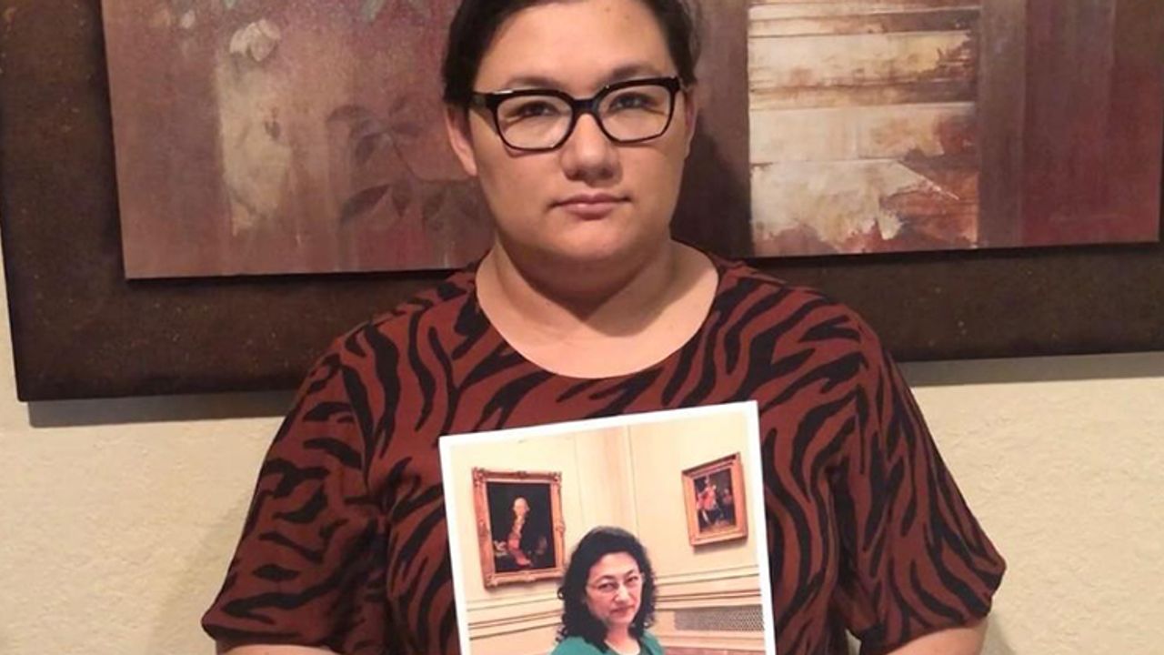 Çin Rejimi Annesini Kaçırdı, Dört Yıldır Gözü Yaşlı Haber Bekliyor