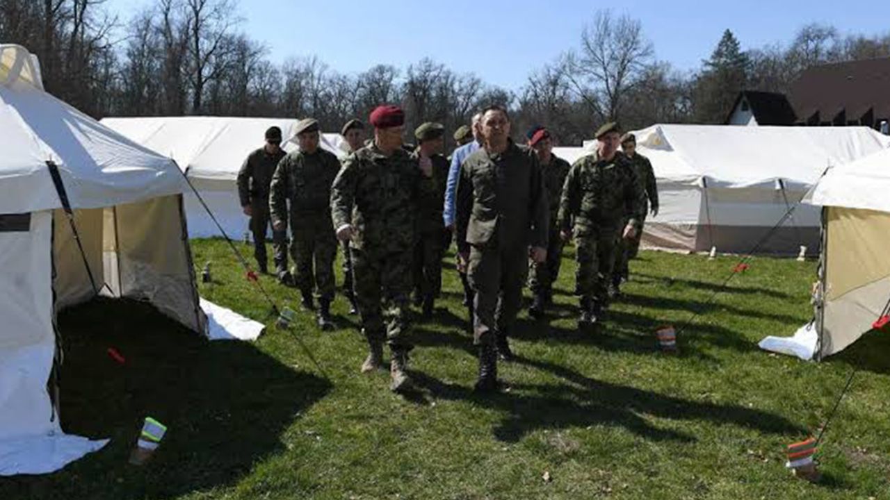 Sırbistan, Kosova Sınırına Genelkurmay Başkanını Gönderdi 