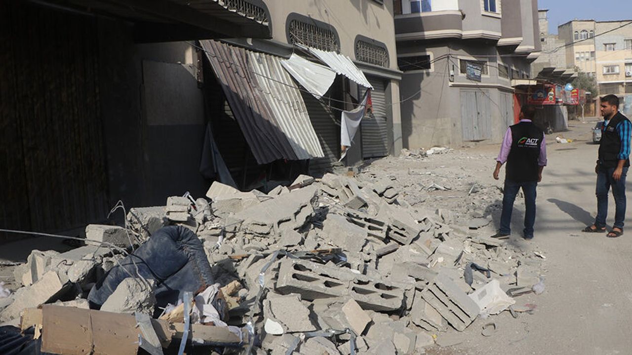 Terör Devleti İsrail, Gazze'de İnsani Yardım Derneğini Bombaladı