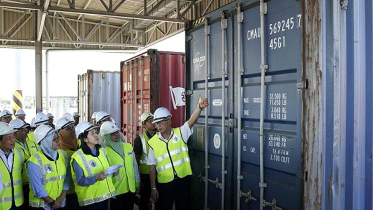 Malezya Fransa, İngiltere ve ABD'nin 'Çöplerini' Geri Gönderdi