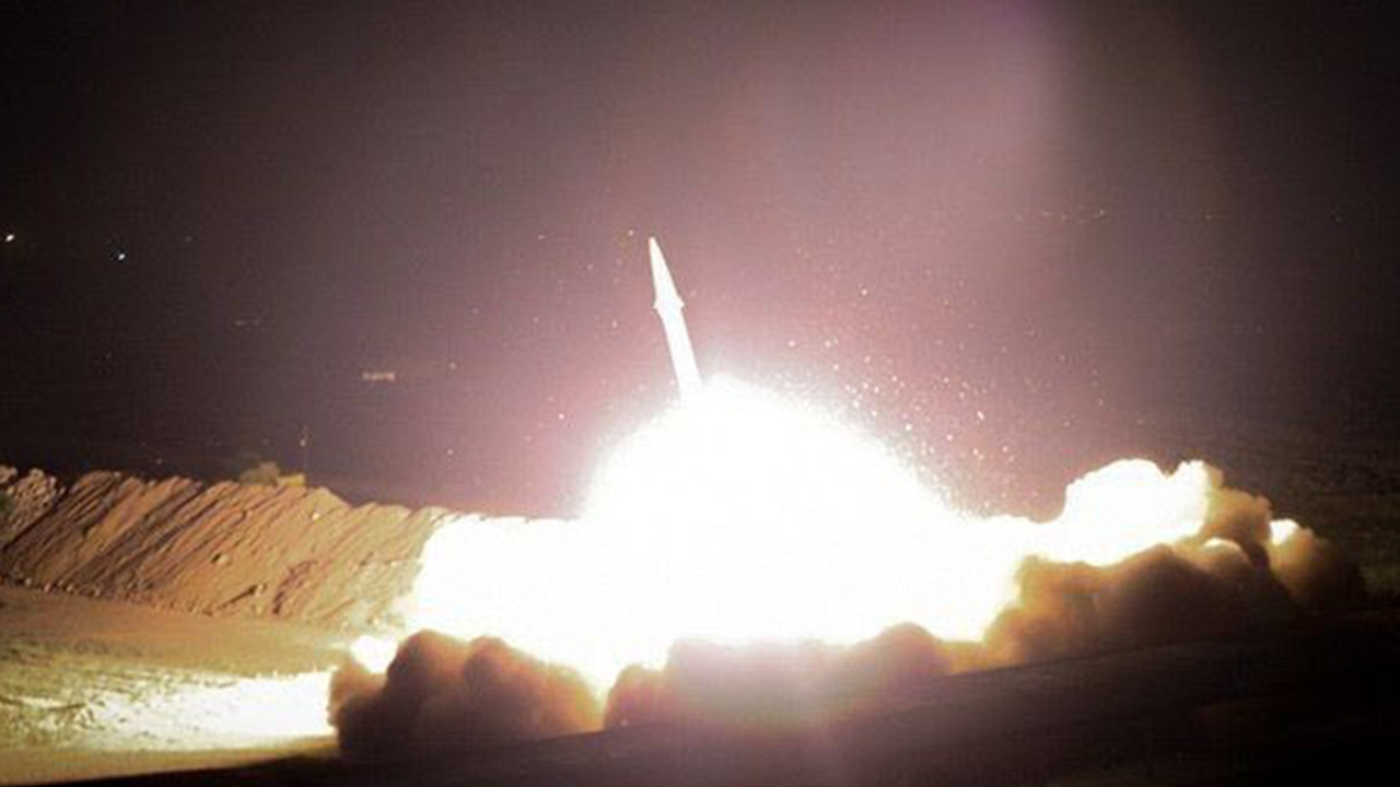 İran, Irak’taki ABD Üslerini Bombardımana Tuttu