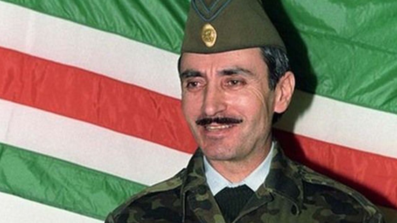 Efsane Komutan Cahar Dudayev Rahmetle Anılıyor