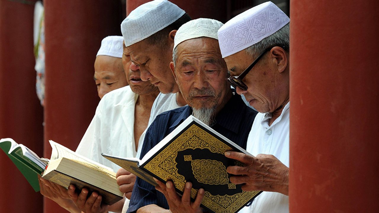 Çin, Kur'an ve İncil'in Yeniden Yazılması için Harekete Geçti