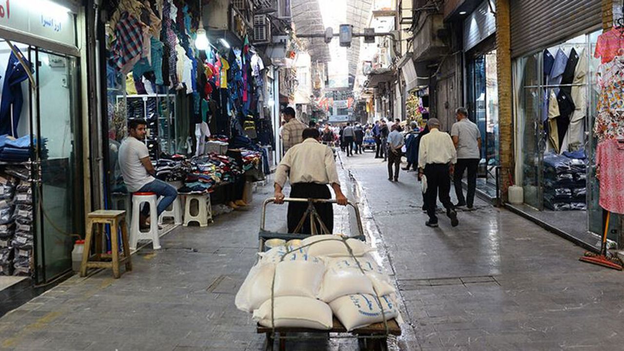 ABD'nin Petrol Yaptırımları İran Ekonomisini Vurdu