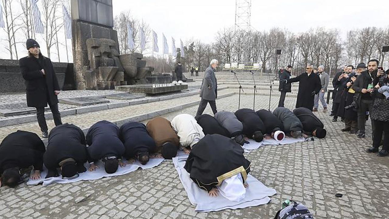 Müslüman Dini Liderler, Auschwitz Toplama Kampını Ziyaret Edip Namaz Kıldı