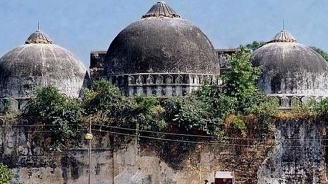 Hinduların Babri Cami'ni Yıkmasının Üzerinden 27 Yıl Geçti