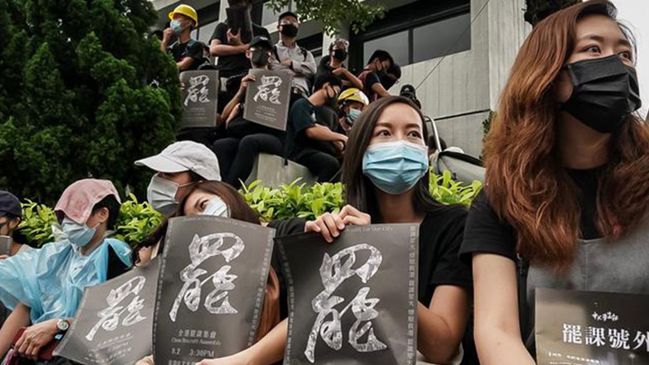 Hong Kong'da Protestolara Sebep Olan Tasarı Geri Çekildi