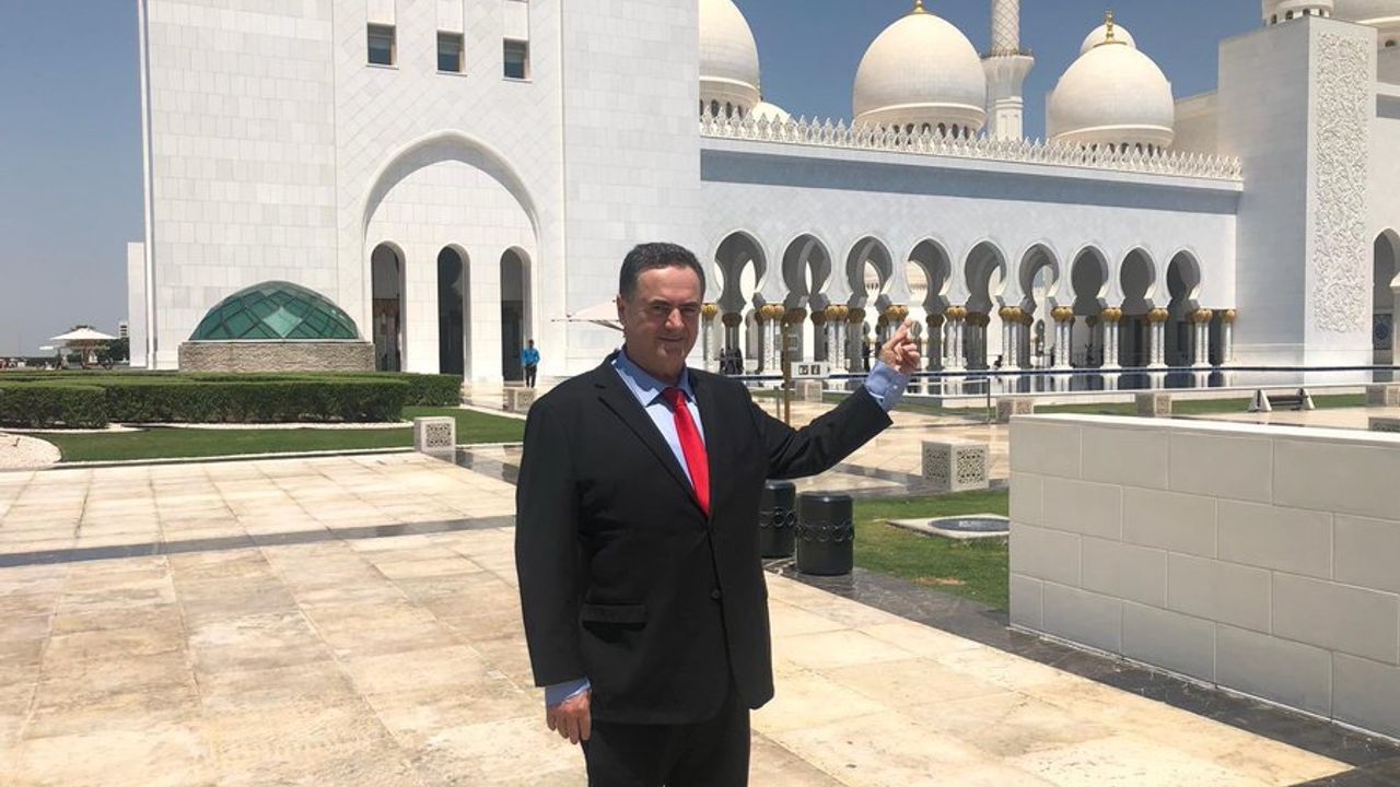 Siyonist Bakan BAE'yi Ziyaret Etti