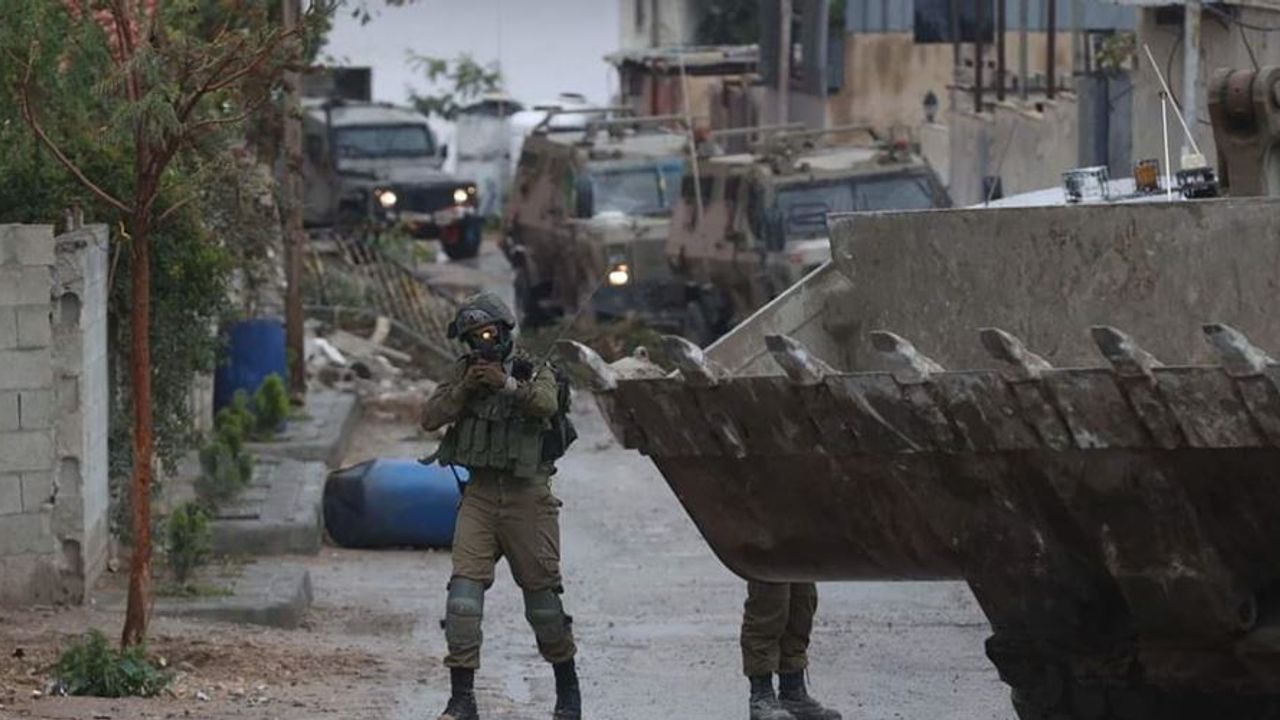İşgalciler 1 Filistinliyi Şehit Etti 6 Kişiyi Yaraladı