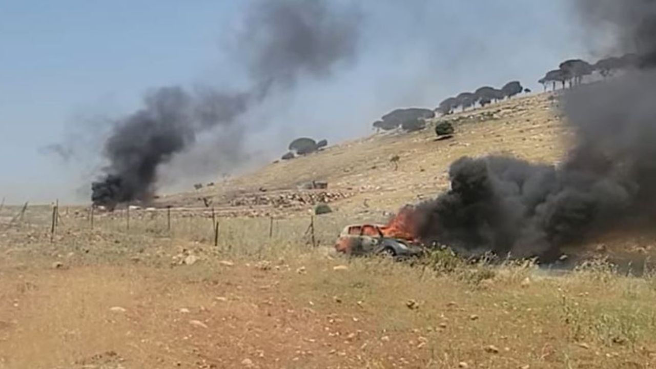 İsrailli İşgalci Çeteler Filistinlilere Ait Araçları Ateşe Verdi