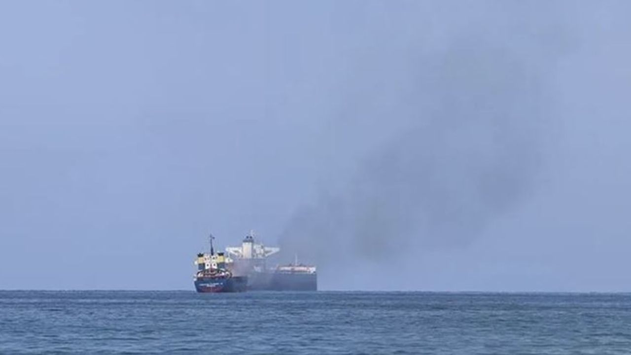 Yemen Güçleri Siyonist İşgal Güçlerine Askeri Yardım Götüren Amerika Gemisini Hedef Aldı