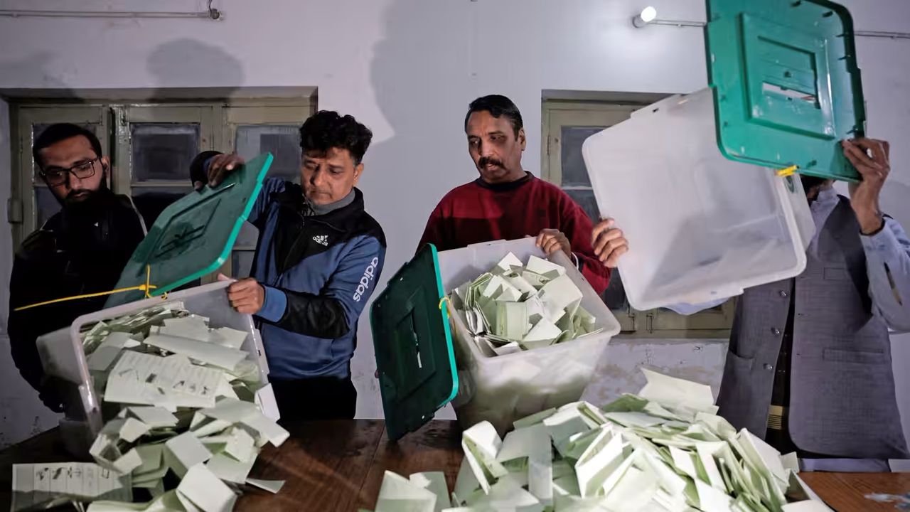 Pakistan’da Gergin Seçim: Sandığa Kaos Hakim Oldu