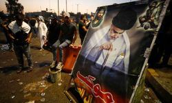 Iraklı Mukteda es-Sadr Siyaseti Bıraktığını Açıkladı Başkent Savaş Alanına Döndü 