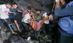 Gazze ve Kuzeyinde Enkazlardan Şehitlerin Cesetleri Çıkarılıyor
