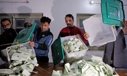 Pakistan’da Gergin Seçim: Sandığa Kaos Hakim Oldu