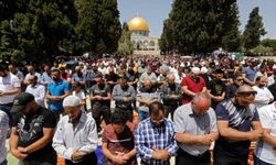 Ramazan'ın Son Cumasında Mescid-i Aksa'da 120 Bin Kişi Toplandı