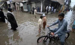 Pakistan'da Şiddetli Yağışlar ve Yıldırım Düşmesi Sonucu 63 Kişi Can Verdi