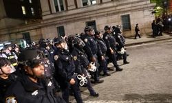 New York Polisi Columbia Üniversitesi'ni Basarak Yüzlerce Öğrenciyi Gözaltına Aldı