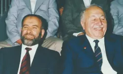 Erbakan, Nahum’u Alnının Ortasından Vurdu! İlk Ayakkabılı Protesto Eylemi