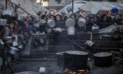 Gazze'de Açlık Gittikçe Şiddetleniyor...