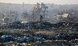 Gazze Şeridi’nin Doğusunda Yıkımlarını Sürdüren İşgal Güçleri Bir Kişiyi Şehit Etti