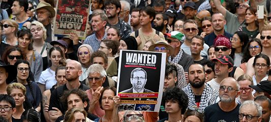 Avustralya Savaş Suçlusu Herzog’un Ziyaretini Protesto Eylemlerine Karşı Şiddete Başvurdu