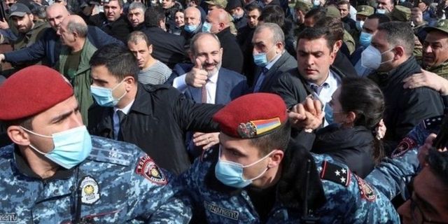 Ermenistan'da Kaos: Başbakan Paşinyan İle Ordu Karşı Karşıya Geldi