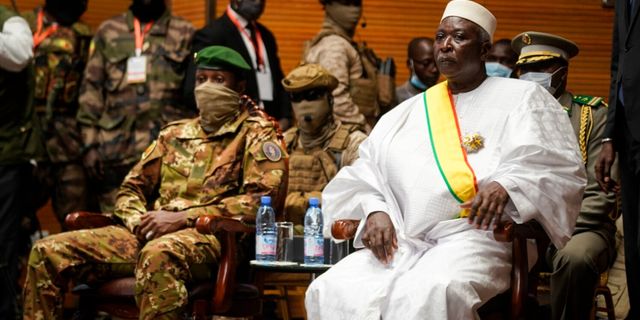 Mali Ordusu Devlet Başkanı, Başbakan ve Savunma Bakanını Gözaltına Aldı