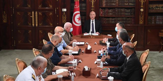 Tunus'ta Sivil Darbe! Başbakan Görevden Alındı Meclisin Yetkileri Donduruldu