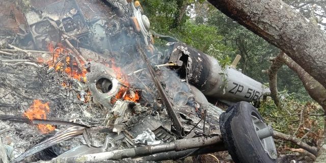 Hindistan'da Genelkurmay Başkanının Olduğu Helikopter Düştü: 11 Ölü
