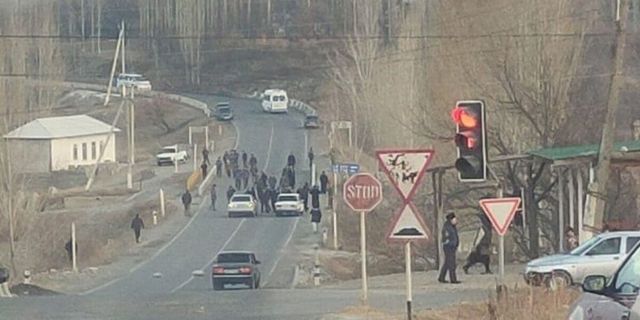 Kırgızistan Tacikistan Sınırından Yine Silah Sesleri Yükseldi