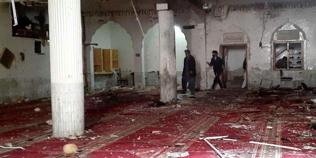 Pakistan'da Camiye Saldırı: En Az 56 Kişi Öldü