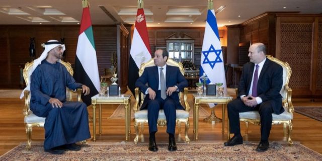 Sisi ve Bin Zayed Siyonist Başbakan Bennet İle Görüştü