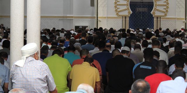 Fransa’dan İslam Düşmanı Skandal Karar: Cami Hesapları Kapatıldı