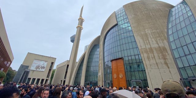 Almanya Köln'deki DİTİB Camii’nde İlk Kez Hoparlörden Ezan Okundu 