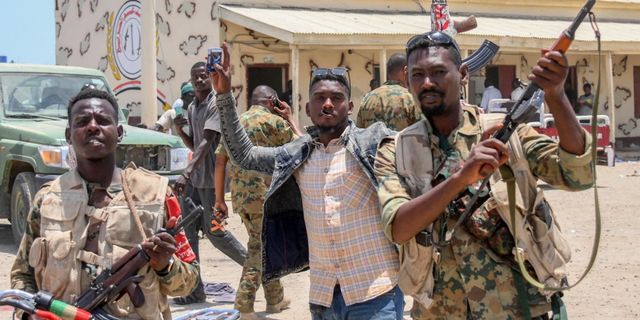 Sudan Bayrama İç Çatışmalarla Giriyor: Hastaneler Çalışamaz Hale Geldi!