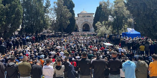 Ramazan’ın Son Cuma Namazında Mescidi Aksa'da 250 Bin Müslüman Saf Tuttu
