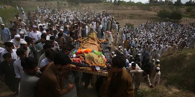 Pakistan’da Parti Mitingine Yönelik Bombalı Saldırıda 54 Kişi Öldü