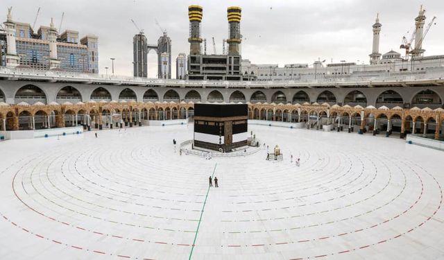 Suudi Arabistan Umre Ziyaretlerini Kademeli Olarak Başlatmaya Hazırlanıyor