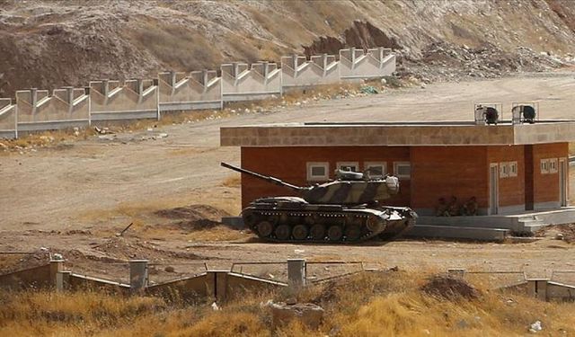 İran'dan Çatışmaların Yaşandığı Dağlık Karabağ Sınırına Askeri Yığınak 