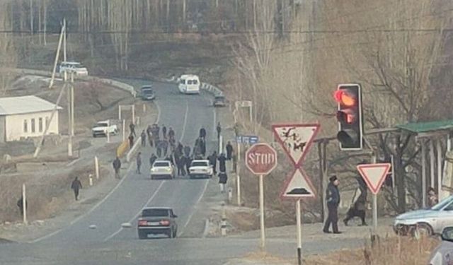 Kırgızistan Tacikistan Sınırından Yine Silah Sesleri Yükseldi