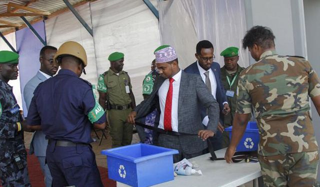 Somali'de Patlama Sesleri Altında Cumhurbaşkanlığı Seçimi Yapıldı 