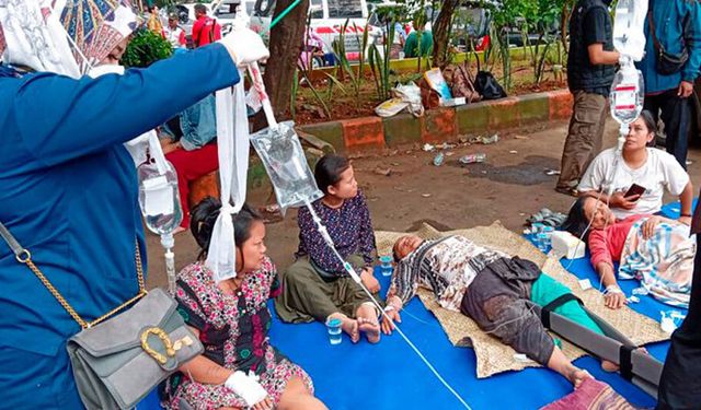 Endonezya'da 5,6 Şiddetinde Deprem: En Az 46 Ölü, 700 Yaralı 