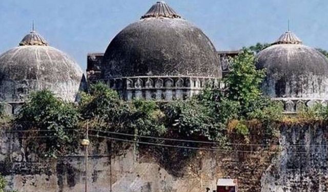 Hinduların Babri Cami'ni Yıkmasının Üzerinden 30 Yıl Geçti
