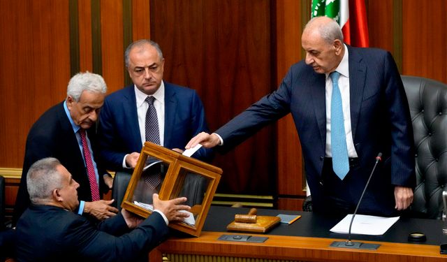 Lübnan'da Cumhurbaşkanı Meclisteki 12. Tur Oylamada da Seçilemedi