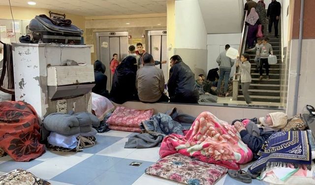 "İşgalciler Nasır Hastanesi'nde Yüzlerce İnsanı Çok Zor Şartlarda Rehin Tutuyor"