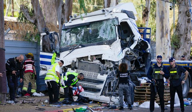 Huzurları Kalmadı… Direniş Her Yerde… Kamyonla İşgalci Telef Etti